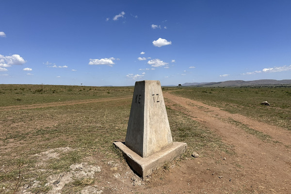 Masai Mara Border／ケニア・タンザニア国境｜“何もない大地に立つ