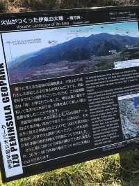 【静岡県　伊東市　富士山を望む大室山リフトとお鉢周り】
