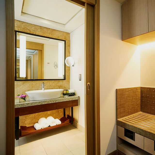 Polished Comfort and Thai-Touched Warmth