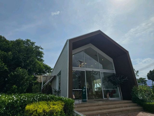 อุ่น • Ounn Cafe & Eatery