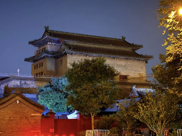 Houhai, Beijing: A National Aesthetic, Just For Us! 🌬️🎶🥂