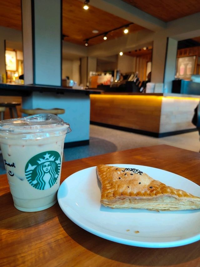 ☕ A Serene Sip at Starbucks – Bali Collection Escape