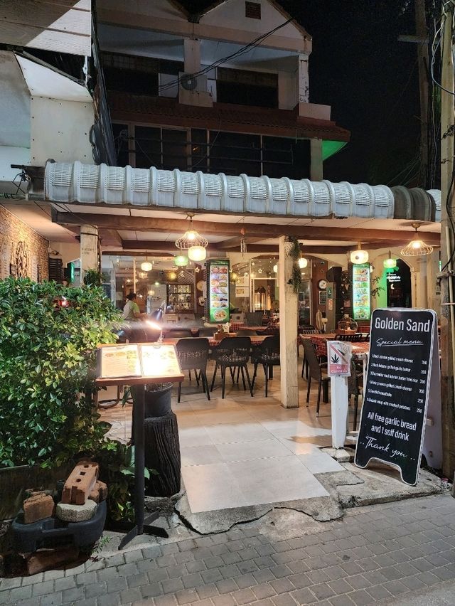 【タイ🇹🇭ジョムティエン】海辺のレストラン🍴