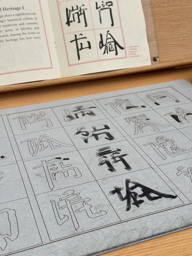 🎨 *徐冰《英文方塊字書法教室》展覽｜香港藝術館*