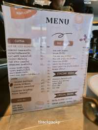 นาฬิ กาแฟ ร้านน่ารักอยู่ติดวงเวียนหอนาฬิกาเชียงราย