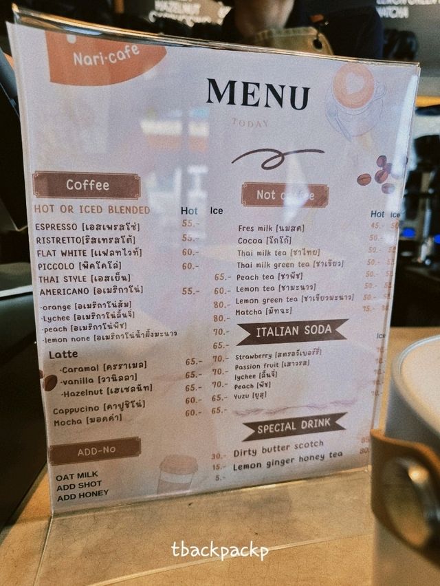 นาฬิ กาแฟ ร้านน่ารักอยู่ติดวงเวียนหอนาฬิกาเชียงราย