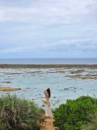 🌊自然が作る景色、「岩の窓」で撮る沖縄ブルーな一枚。