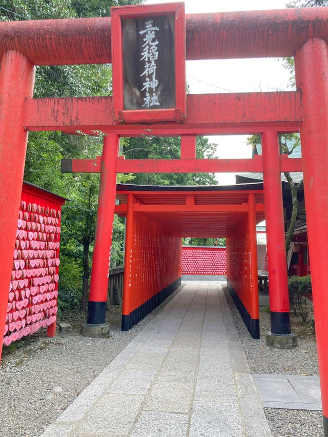 【最強インスタ映え神社】 鳥居が映える犬山の稲荷神社