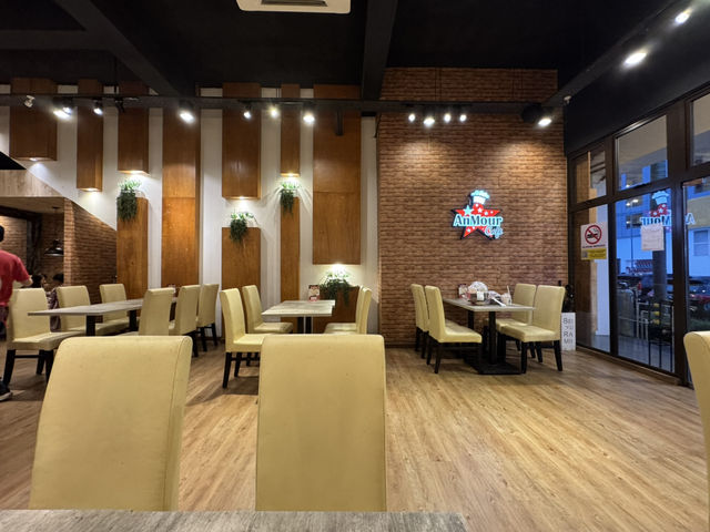 🍽️ Anmour Cafe Eko Botani – Comfort Food Before a Relaxing Night