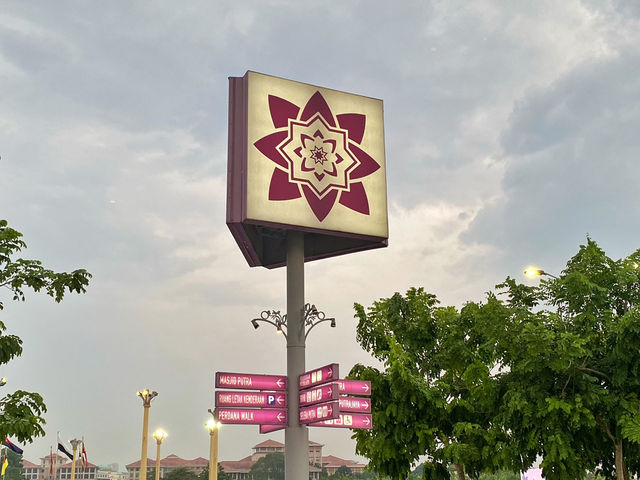 Sunset Smiles: Families and Fun at Putra Mosque & Putra Square Sunset Smiles: Families and Fun at Putra Mosque & Putra Square