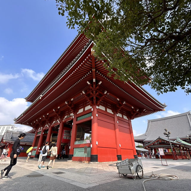Guardian of Treasures: The Hōzō-mon Gate at Sensō-ji 🏮