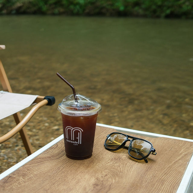 คาเฟ่ริมน้ำสุดชิล บรรยากาศดีสุดฮีลใจ #สวนผึ้ง 🥤🍃 คาเฟ่ริมน้ำสุดชิล บรรยากาศดีสุดฮีลใจ #สวนผึ้ง 🥤🍃
