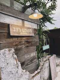 มาเธอร์ ร้านไอติมในบ้านไม้ ที่บางพระ ศรีราชา