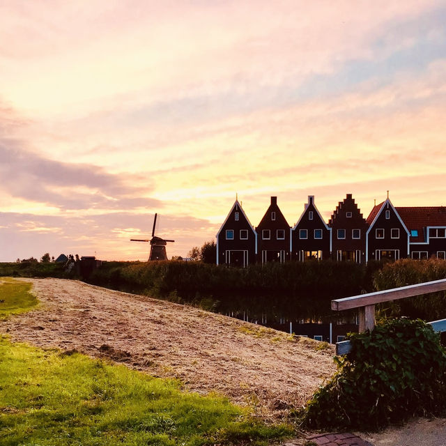 A Postcard-Perfect Day Trip: My Solo Escape to Volendam