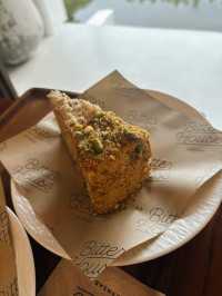 นั่งชิลที่ Bitter Cafe