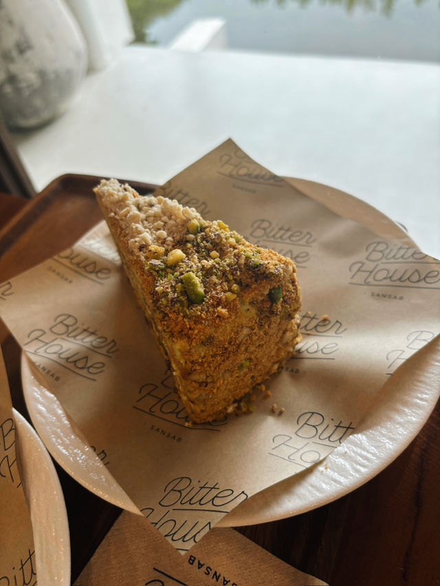 นั่งชิลที่ Bitter Cafe