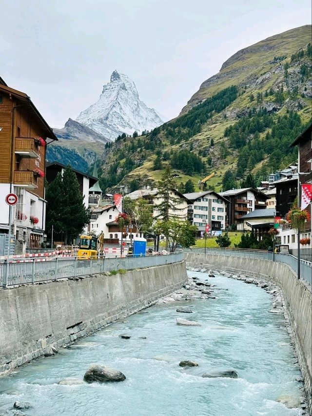 “Zermatt Ski Paradise: Slopes Beneath the Matterhorn”