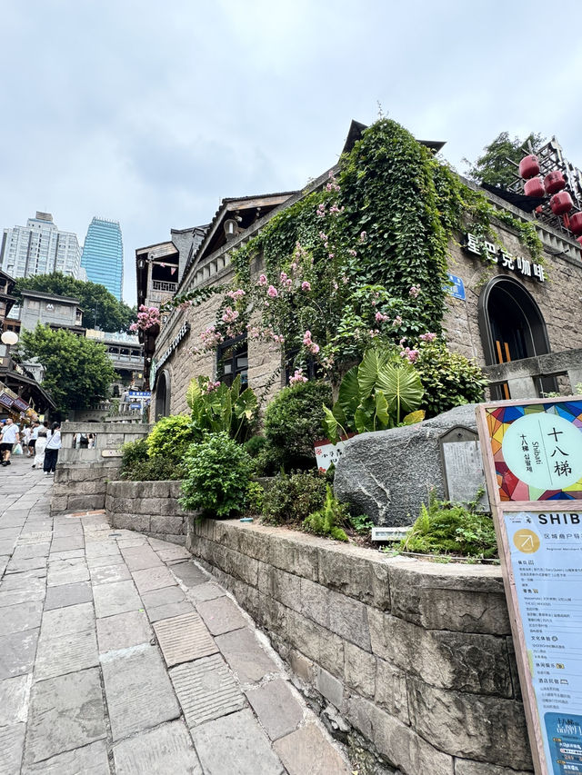 十八梯: Chongqing’s Ultimate Mix of Culture, Shopping, and Sips 🎭🛍️