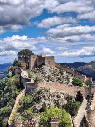 シャティバ城の伝説を探る