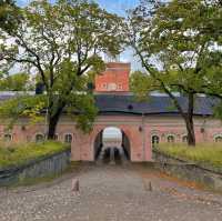 🇫🇮ヘルシンキの海中宝島、歴史と冒険の楽園！ 🏰✨
