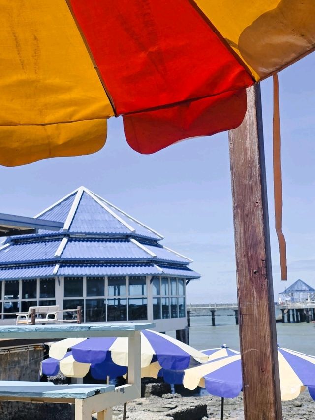 Tiny Island Cafe บางแสน ชลบุรี