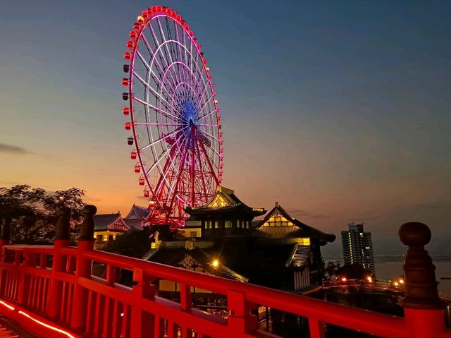 บรรยากาศกลางคืน  Sun Wheel บรรยากาศกลางคืน  Sun Wheel