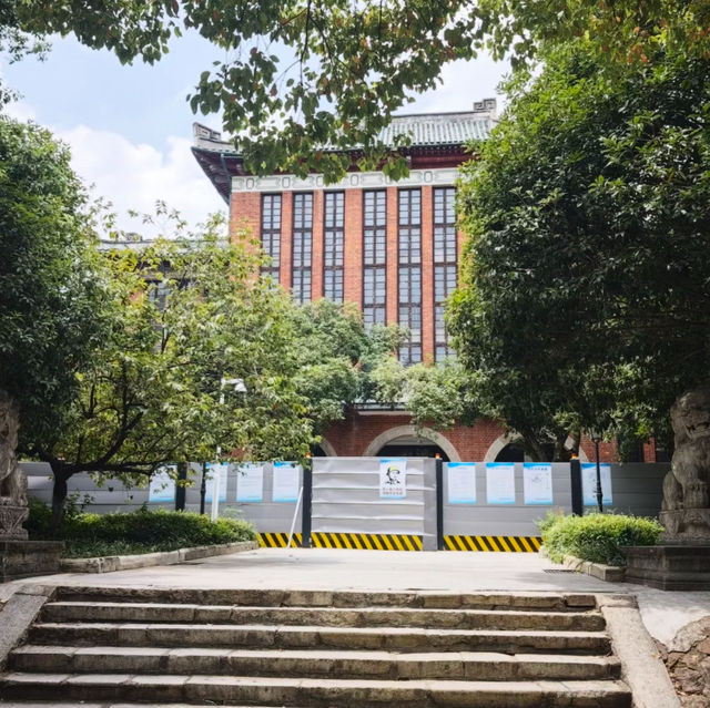 🎓 Hunan University — The Romance of Red Bricks and Sunshine 🌤 🎓 Hunan University — The Romance of Red Bricks and Sunshine 🌤