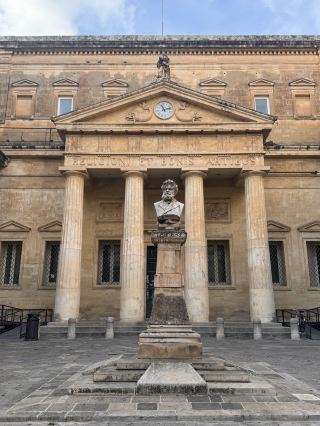 빛과 골목의 도시, 레체