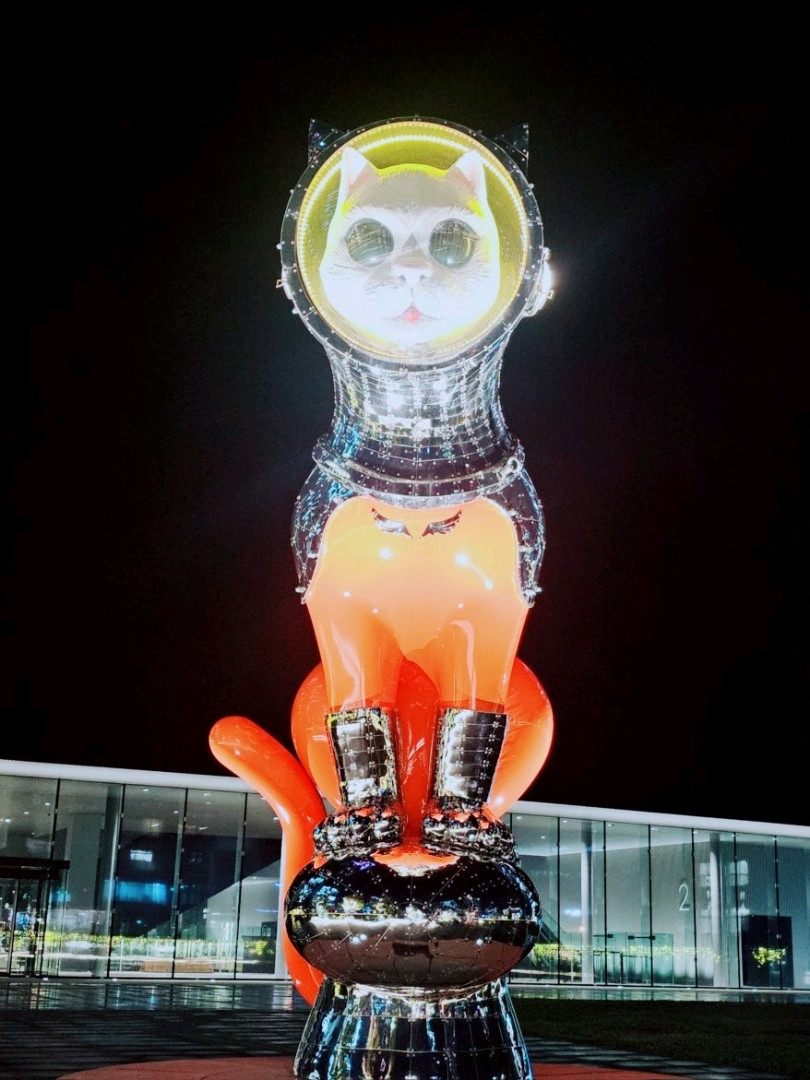 大阪】中之島で夜に出会う幻想的“宇宙猫”✨ | Trip.com 大阪
