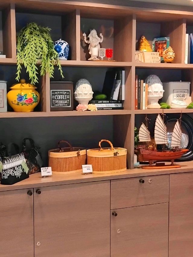 คาเฟ่สไตล์ชิโนโปตุกีสแบบโมเดิร์น