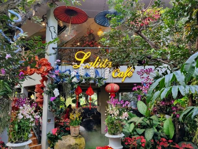Lalitta Café—Chiang Rai’s Insta-Worthy Flower Wonderland 🌸✨ Lalitta Café—Chiang Rai’s Insta-Worthy Flower Wonderland 🌸✨