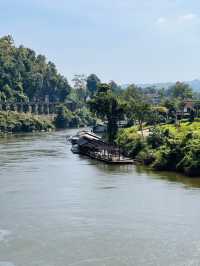 นั่งรถไฟเที่ยวเส้นทางรถไฟสายมรณะ จ.กาญจนบุรี