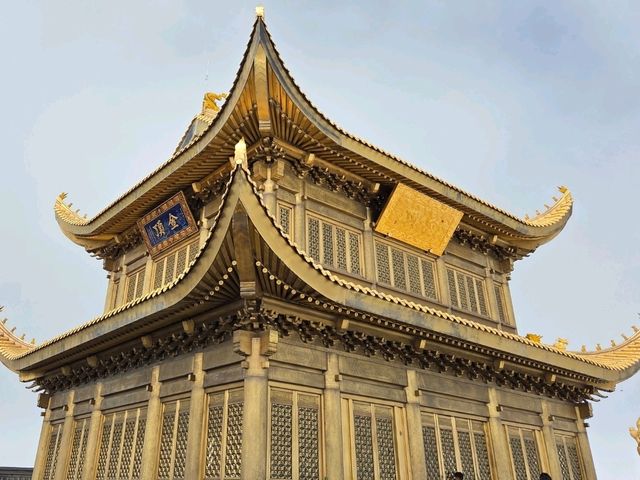 The Golden Glory of Mount Emei