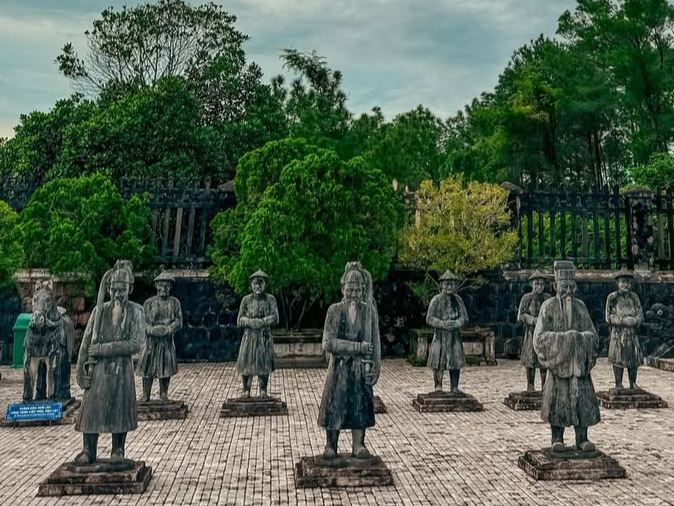 フエの王家の墓地：歴史が廃墟の中でささやく場所 | Trip.com ベトナム