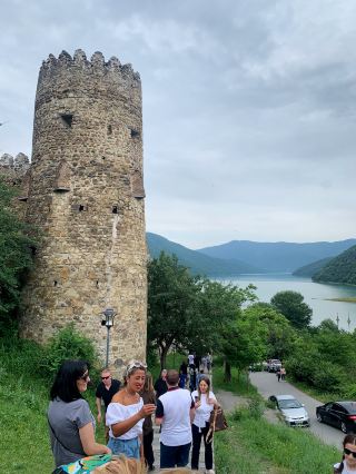 🚗🏔️從第比利斯到卡茲別吉的公路：世界上風景最美的自駕路線之一🇬🇪🏔️