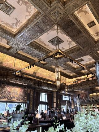 観光客で溢れる場所から離れて