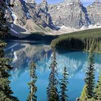 Turquoise water of Moraine Lake