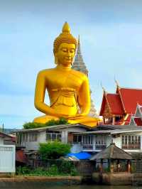 WAT PAKNAM BHASICHAROEN – Bangkok’s Giant Emerald Treasure