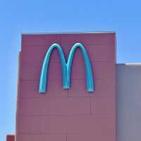 🇺🇸セドナにある唯一無二のターコイズアーチ🩵🍔🌵
