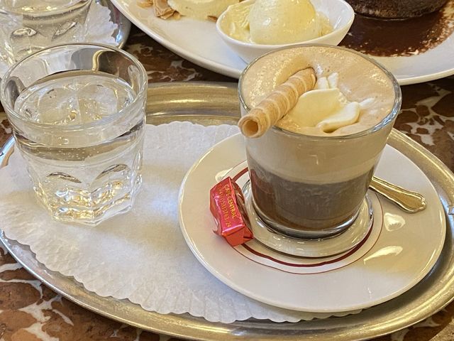 🇦🇹 카페 센트럴에서 비엔나 커피를 마시다 ☕️
