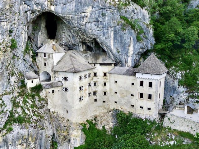 Predjama Castle 🏰