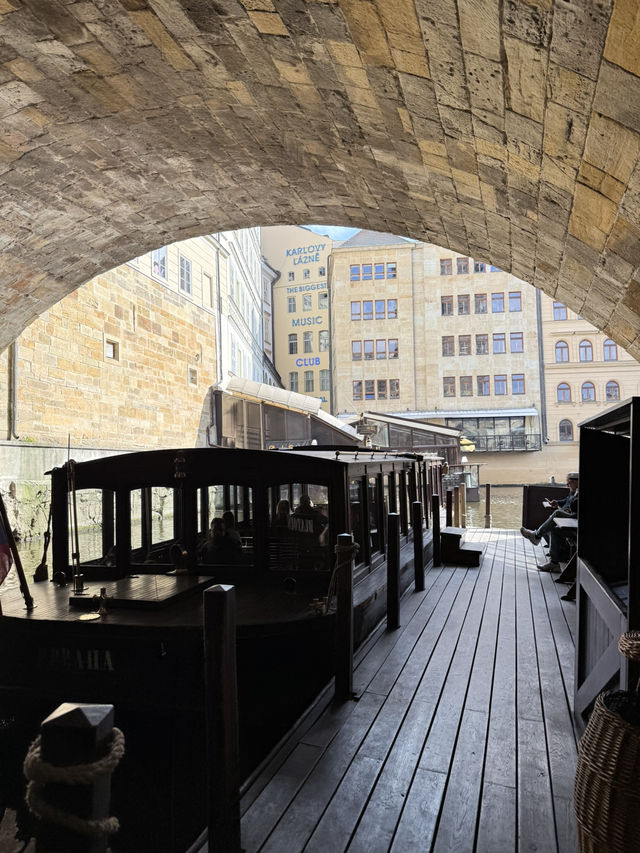 🇨🇿 伏爾塔瓦河遊船（Pražské Benátky - vyhlídkové plavby Praha） ⛴️