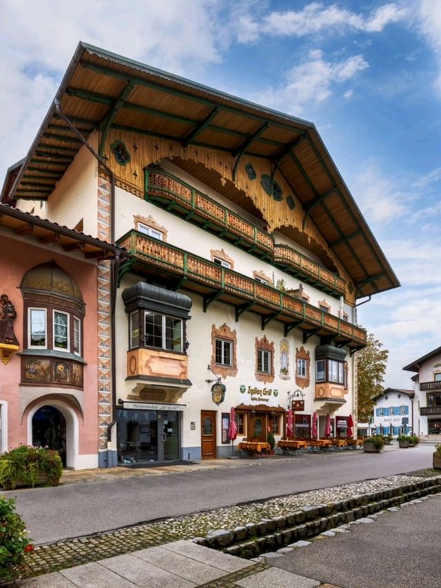 🏔 Mittenwald: A Bavarian Village Painted by Nature and Tradition 🎻🇩🇪