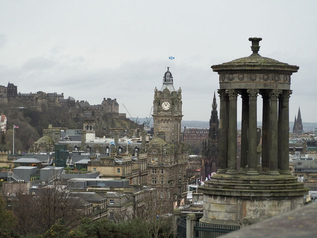 Hiking Calton Hill and enjoying the panorama of Edinburgh