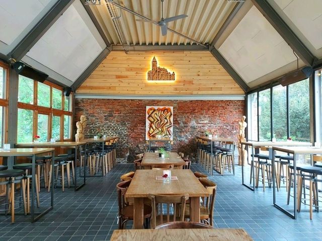 ปราสาทที่เป็นโรงผลิต Abbey beer ตัวแรกของ Limburg