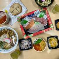 Shirahama🇯🇵Dive into Seafood Paradise at TORETORE ICHIBA! 🍣🦀