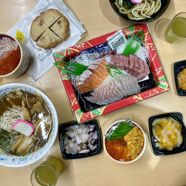 Shirahama🇯🇵Dive into Seafood Paradise at TORETORE ICHIBA! 🍣🦀