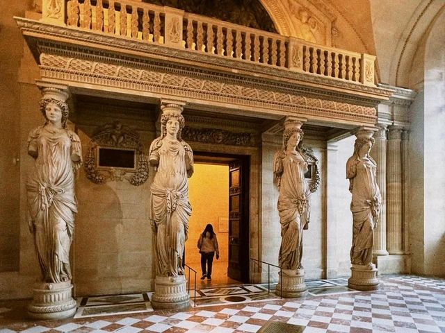 🎨 Top 10 Louvre Attractions + Spooky Halloween Vibes! 👻