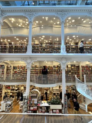 呢度係書店定係夢境？| 布加勒斯特 Cărturești Carusel。