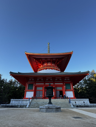 天空の聖地・高野山。1200年の歴史が息づく壇上伽藍とお奥之院を巡る